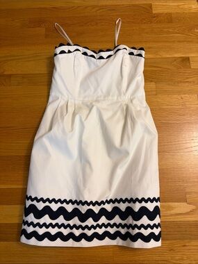 Vineyard Vines White Mini Dress with Navy Wave Trim